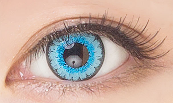 エティアクールワンデー アクアマリンの装用画像