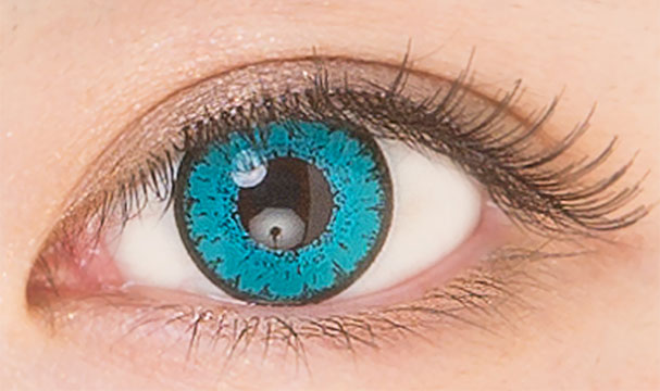 エティアクールワンデー エメラルドの装用画像