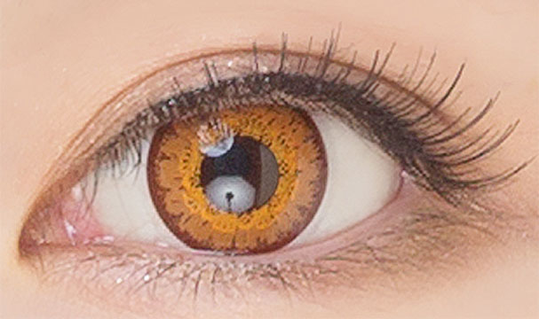 エティアクールワンデー アンバーの装用画像