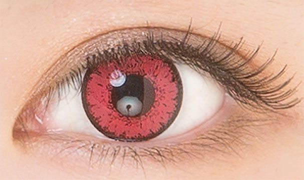 エティアクールワンデー ルビーの装用画像