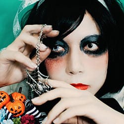 ハロウィン仮装オススメカラコン|三白眼の白カラコン