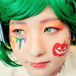 Halloween 人形みたいに見える緑カラコン