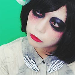 ナチュラルな三白眼のホワイトカラコン