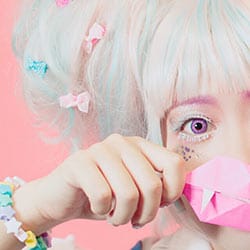 ナチュラルサイズのパープルカラコン