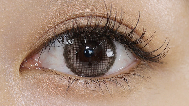 メイリーシフォンワンデー シフォンベージュ 装用画像