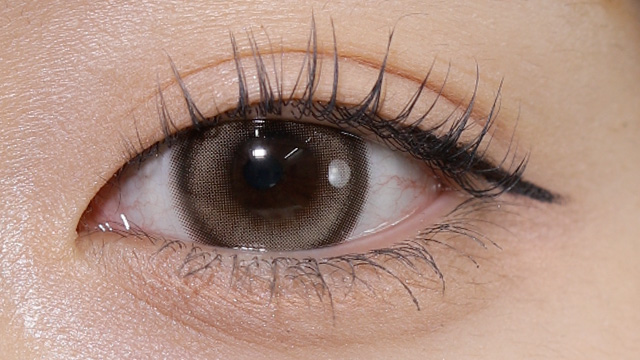 ミチュミチュ / チャギベージュ 装用画像